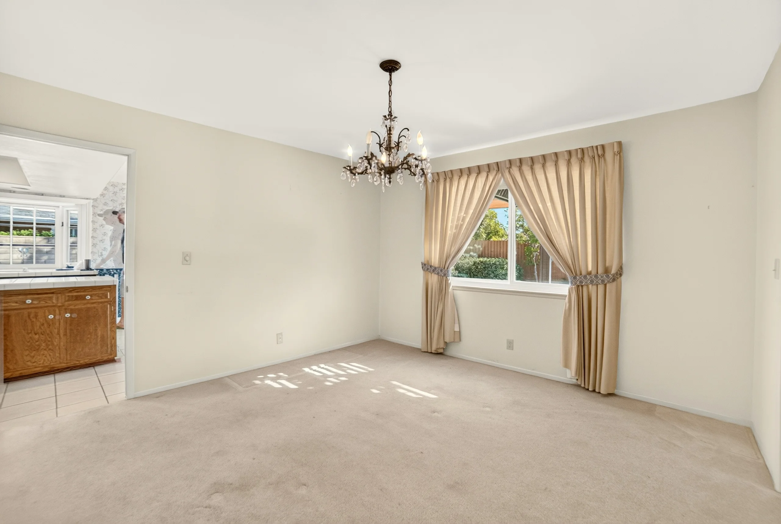 Dining room as photographed, unfurnished