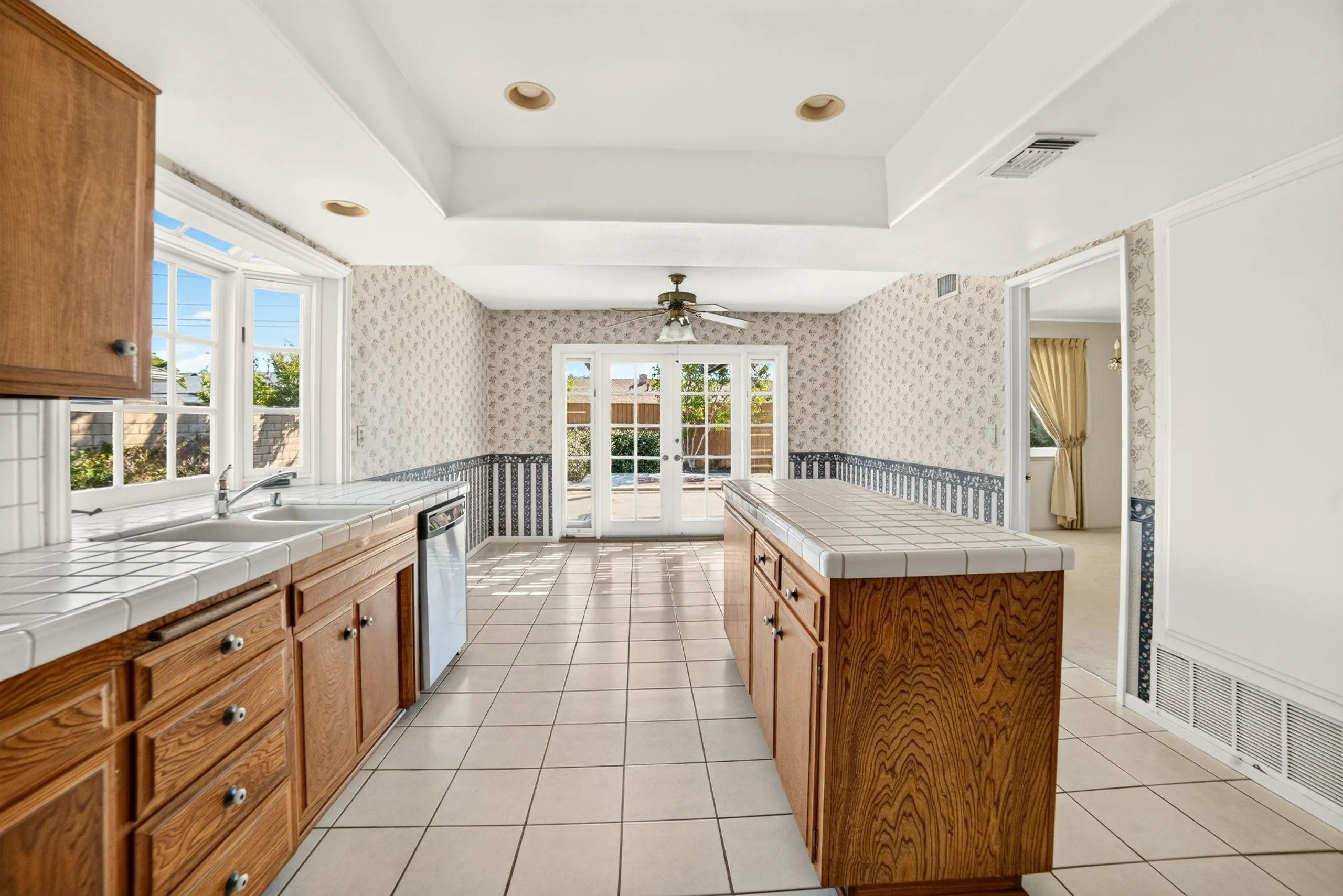 Residential listing — photo 2