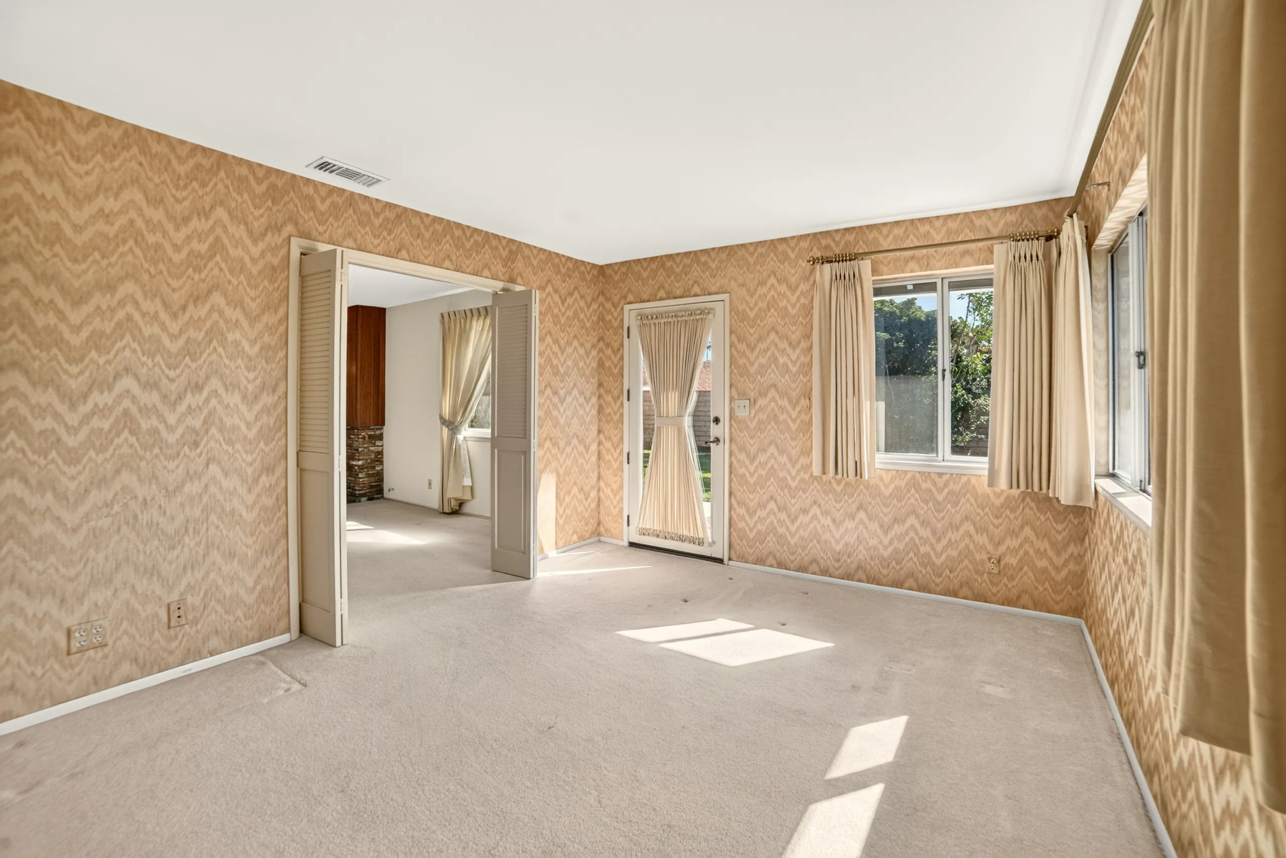 Residential listing — photo 37