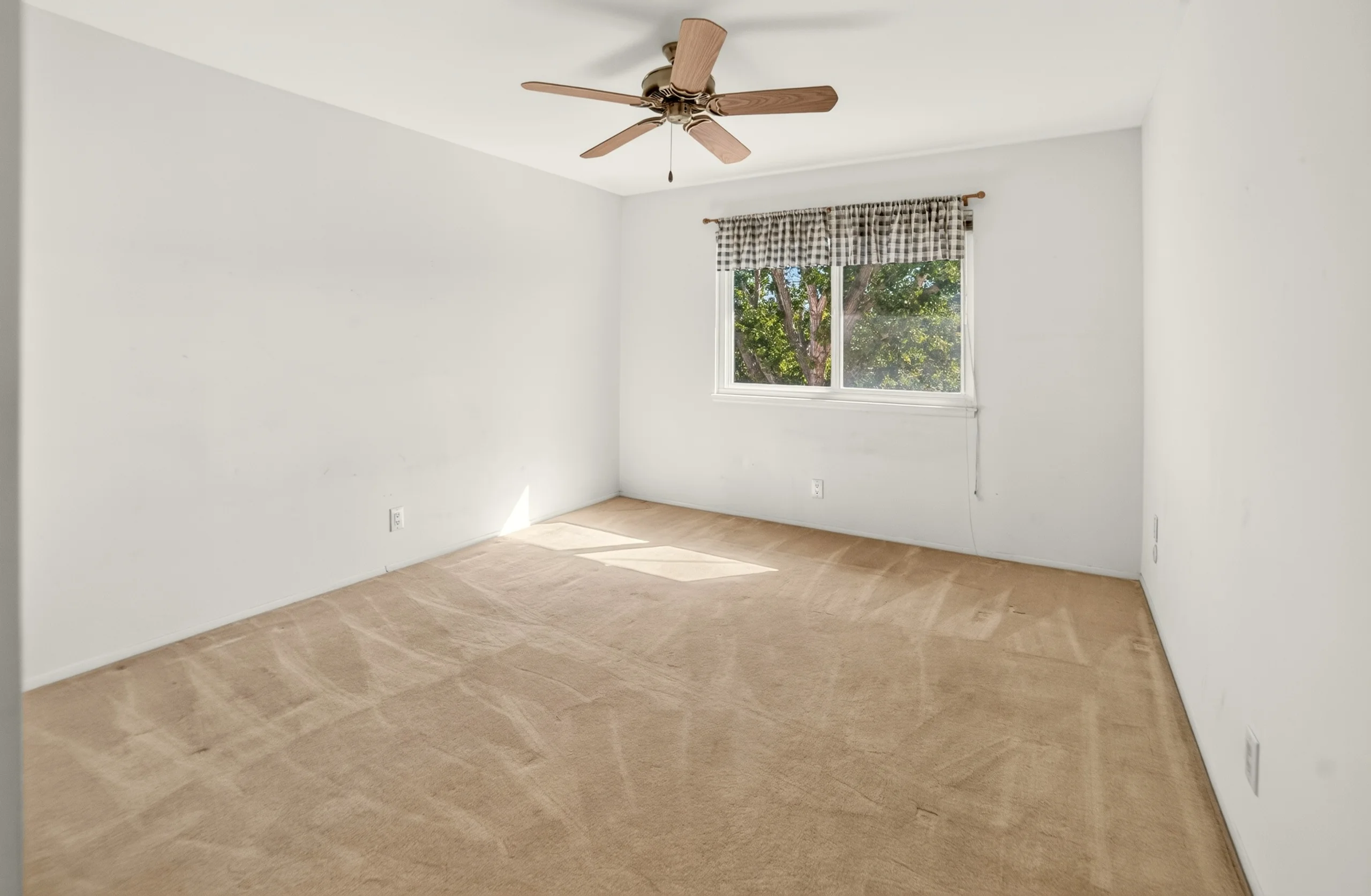 Bedroom as photographed, unfurnished